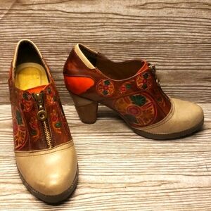 Spring Steps L' Artiste front zip floral embosed heels loafers size 37